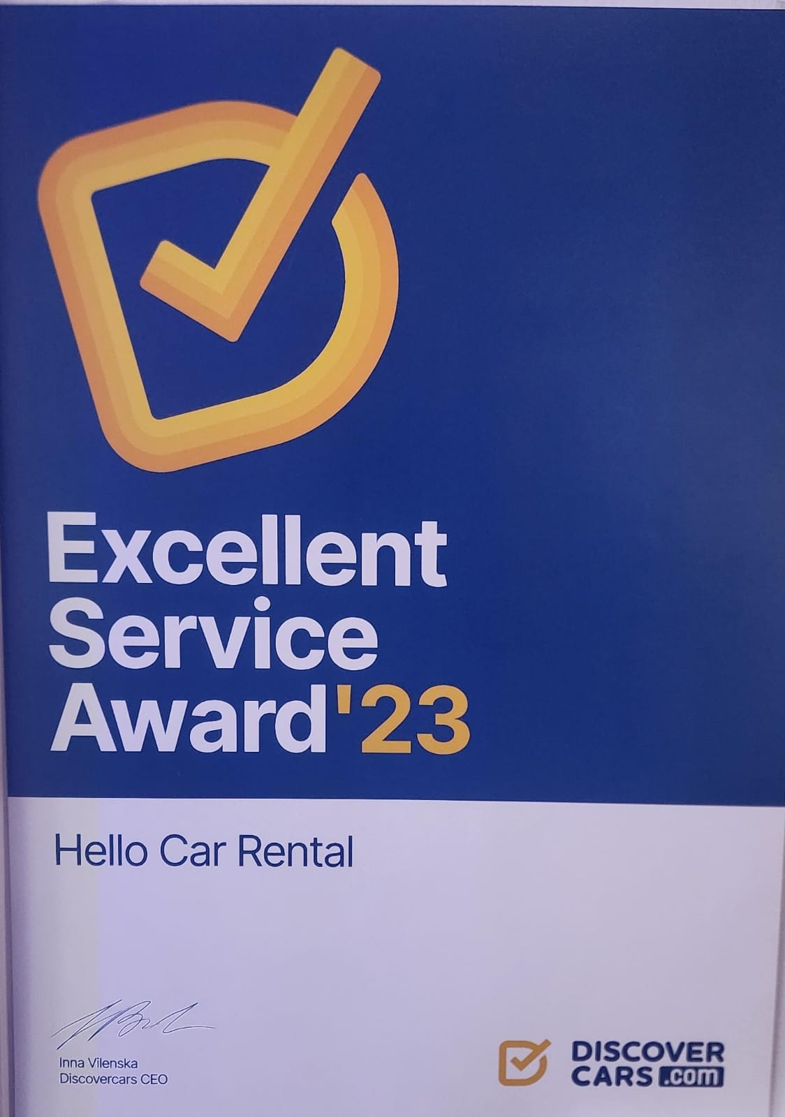 The 2023 Customer Excellence Award was presented to HelloCar by Discoverycars.